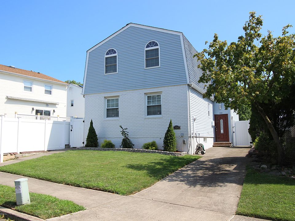 1st image of 200 Genesee Ave