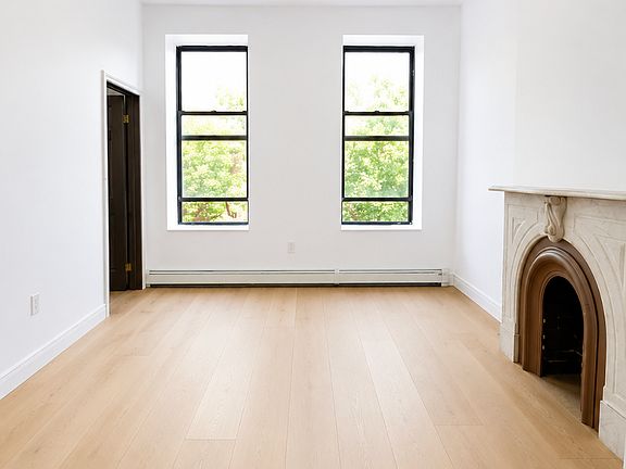 2nd image of 136 Jefferson Ave #4