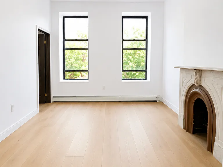 136 Jefferson Ave #4 — Photo 2