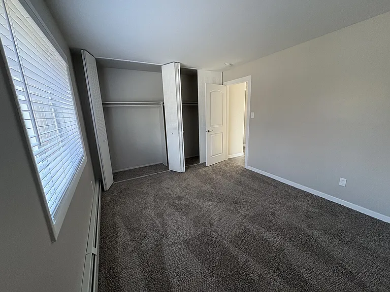 Broadway Crossing Apartments — Photo 11