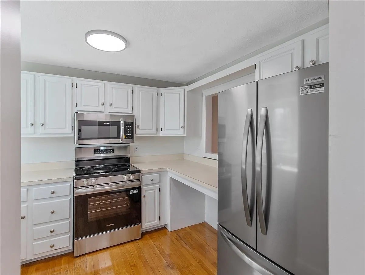 2 bed, 2.5 bath, 1152 sqft, $3,000 — Photo 3