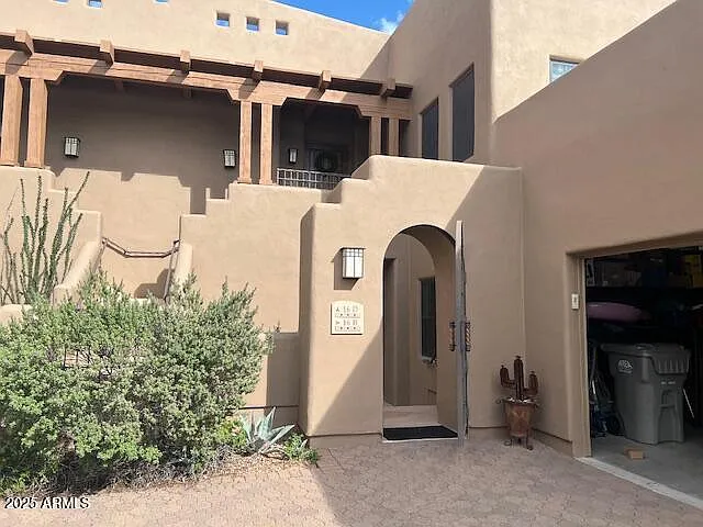 2 bed, 3.0 bath, 1970 sqft, $4,500 — Photo 2