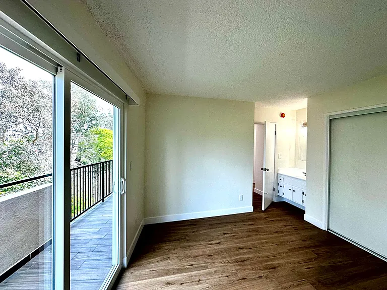 1915 W 22nd St. — Photo 12