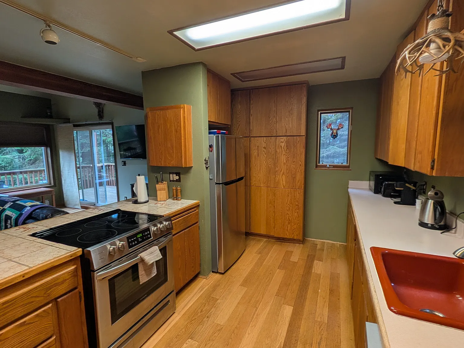 2 bed, 1.5 bath, 1100 sqft, $3,200 — Photo 2