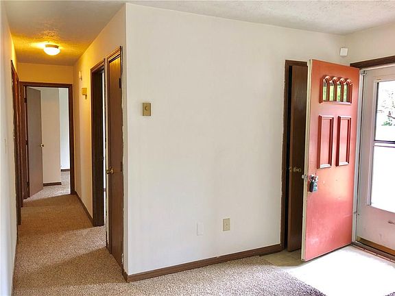 4th image of 157 Hitchcock Dr