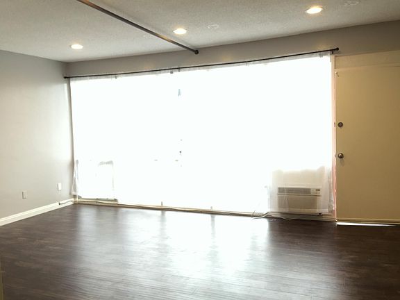 5th image of 1681 College View Dr APT 11