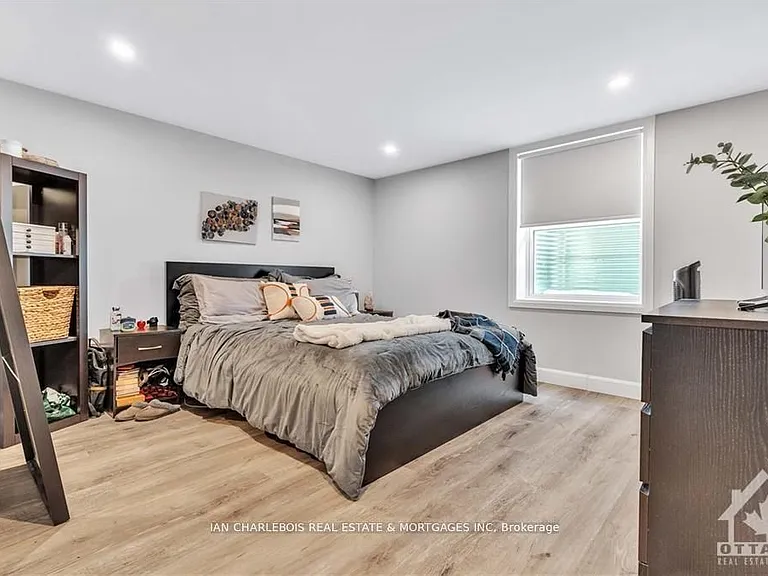 820 Smyth Rd #B — Photo 6