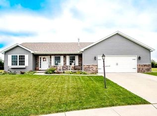 1252 Willow Glen Dr, Metamora, IL 61548