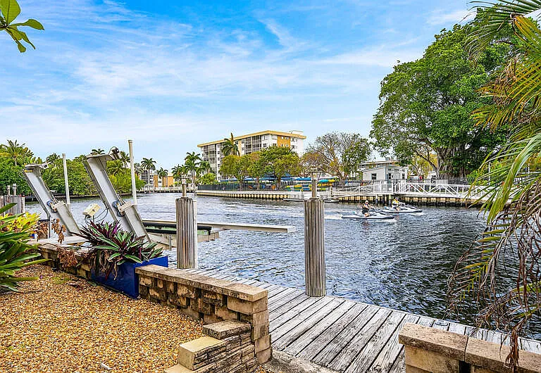 1733 Coral Gardens Dr — Photo 44