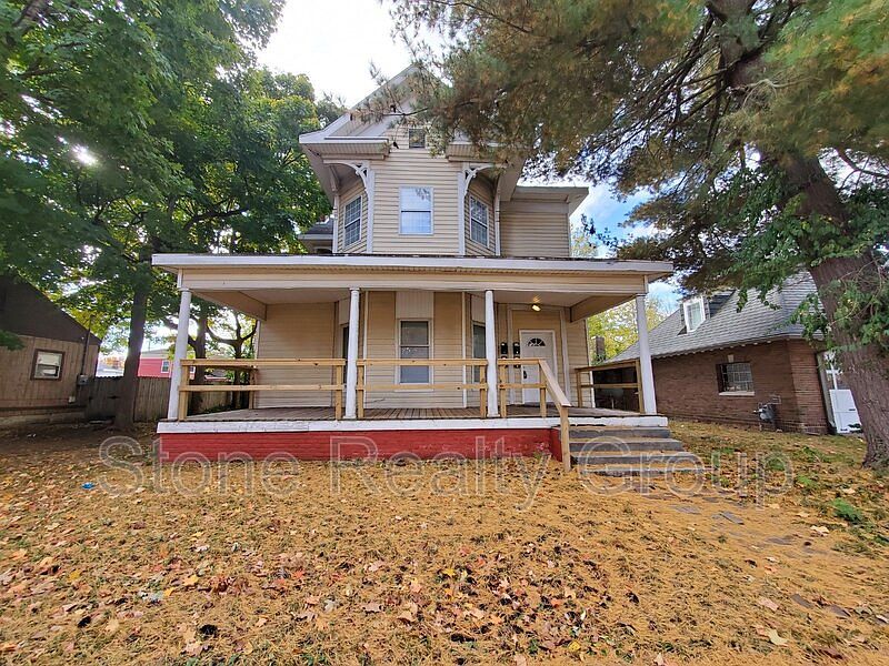 1st image of 629 Swan St APT A