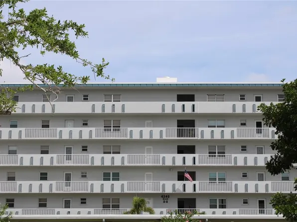 4240 Ironwood Cir APT 404, Bradenton, FL 34209
