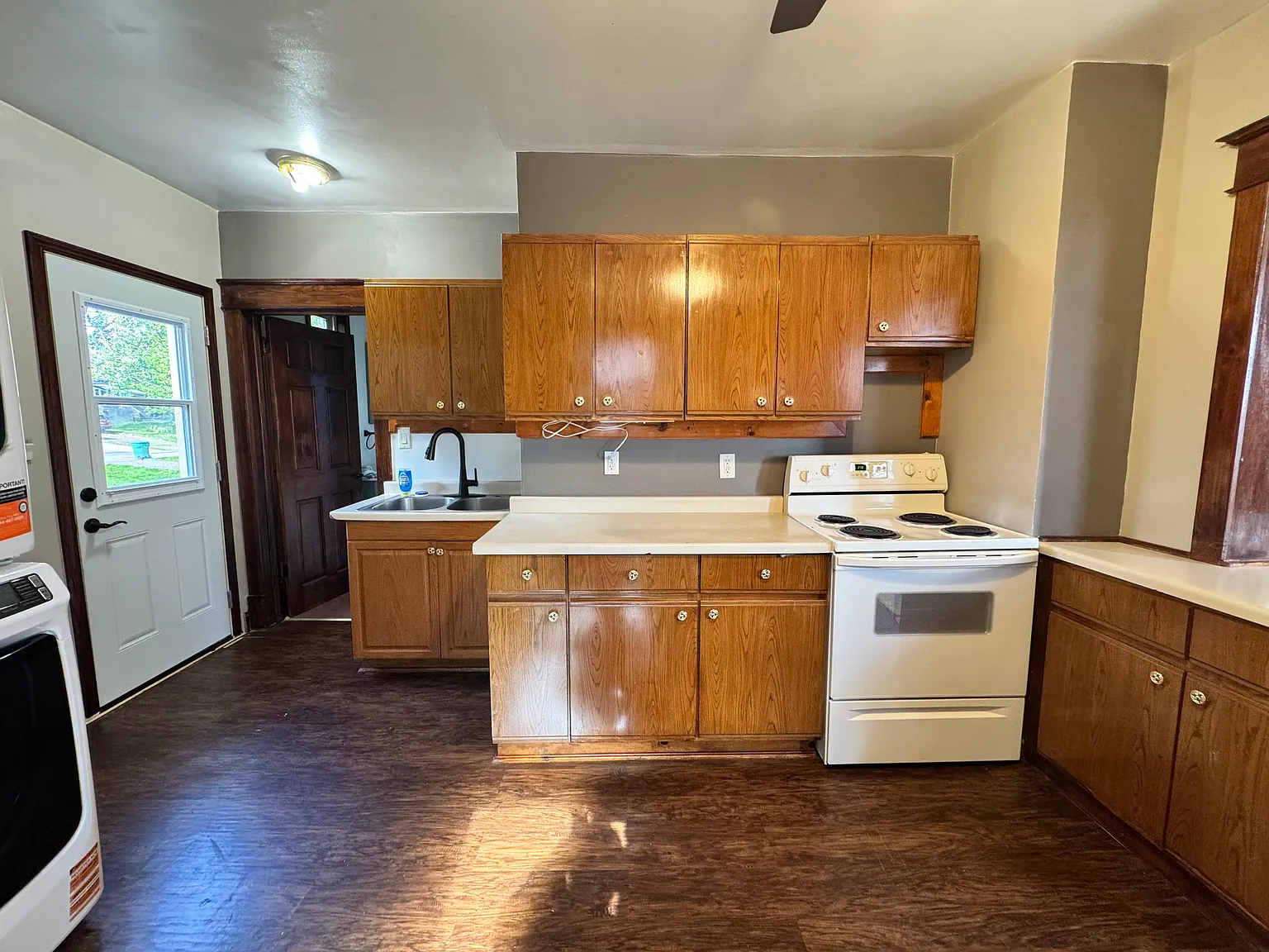 2 bed, 1000 sqft, $1,400 — Photo 2
