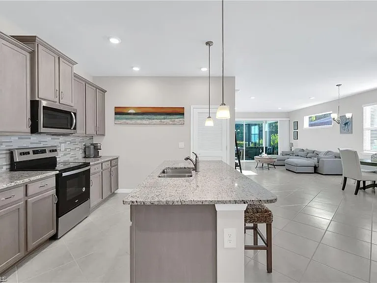 1163 S Town And River Dr — Photo 34