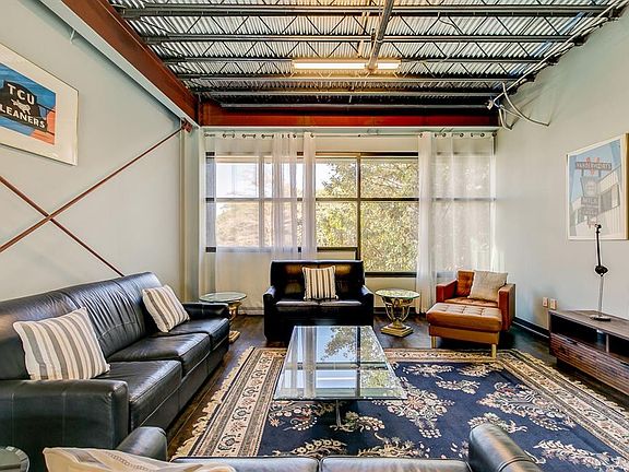 4th image of 1006 Houston St #200