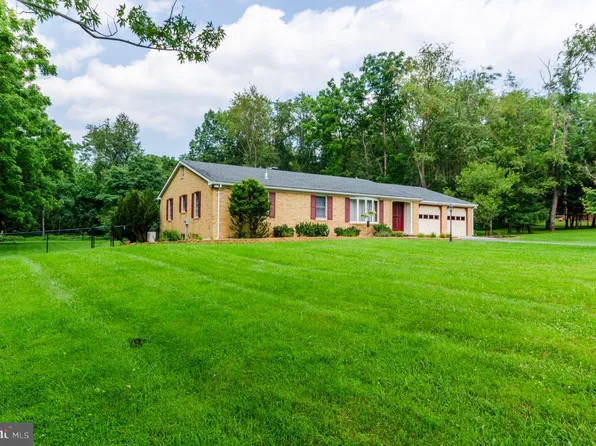 887 Woodbury Dr, Kearneysville, WV 25430