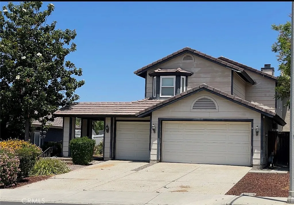 5 bed, 2355 sqft, $4,600 — Photo 1