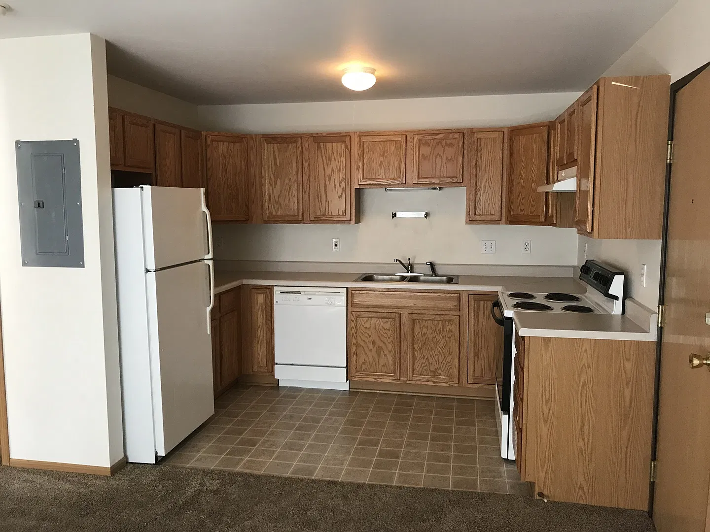 101 N. Hyland — Photo 2