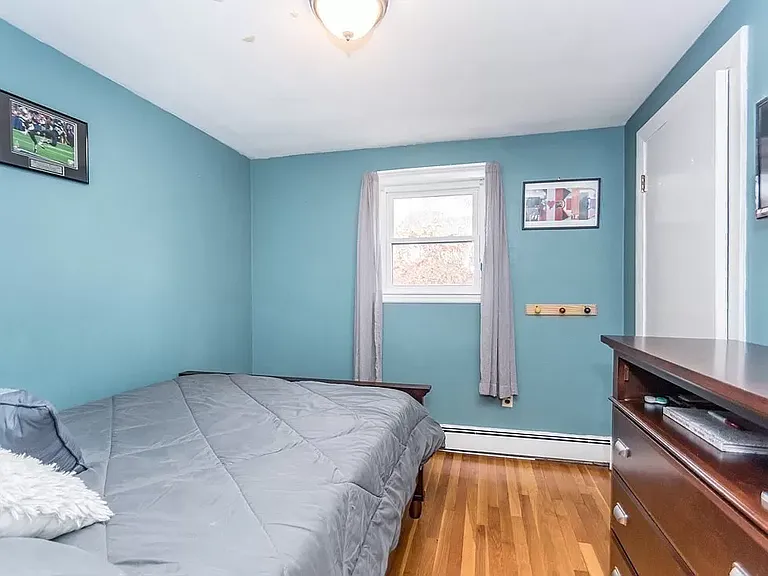 170 Ravenswood Rd — Photo 3