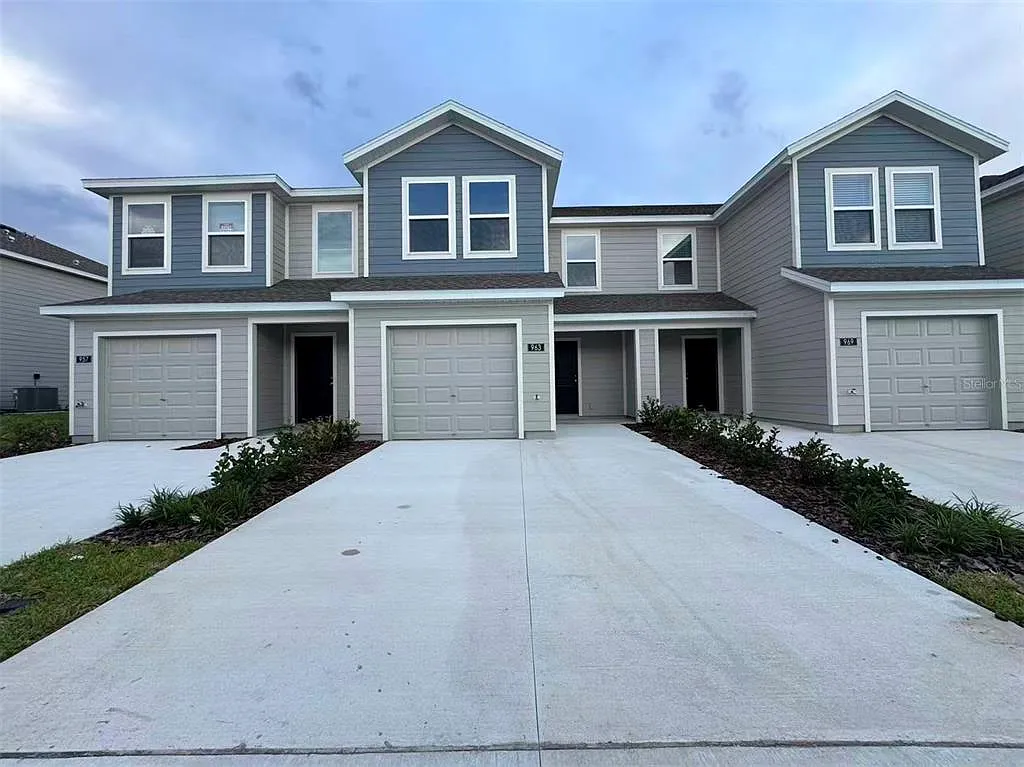 3 bed, 2.5 bath, 1386 sqft, $2,000 — Photo 2