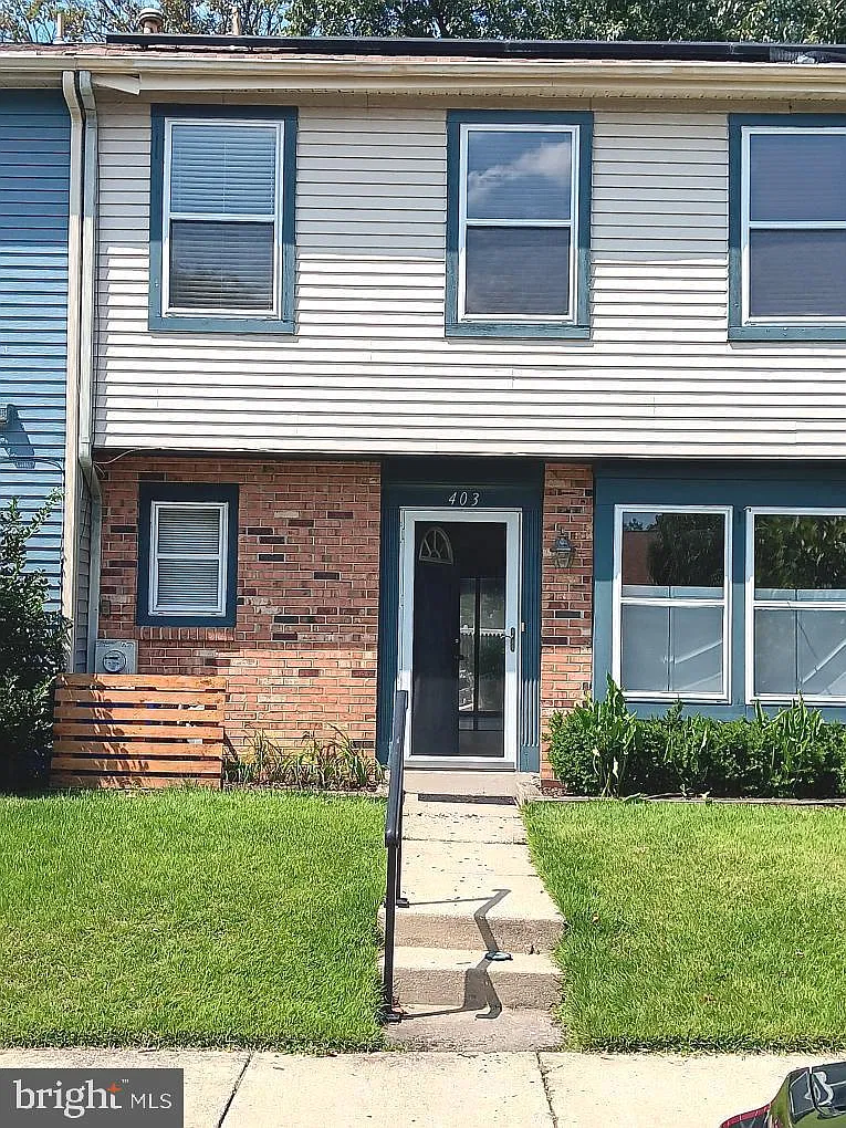 3 bed, 2.5 bath, 1430 sqft, $2,550 — Photo 2