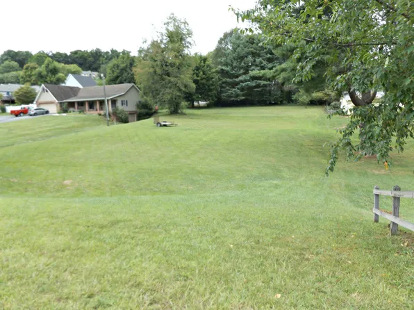 Max Jett Rd, Johnson City, TN 37601