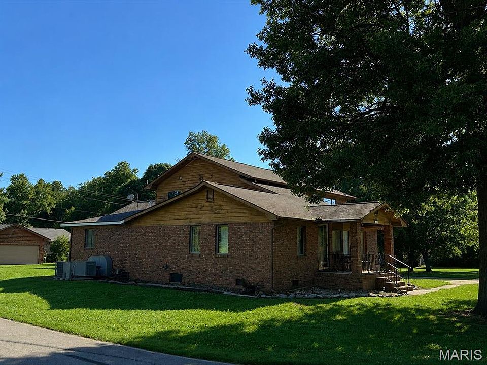 2nd image of 301 Pecan St