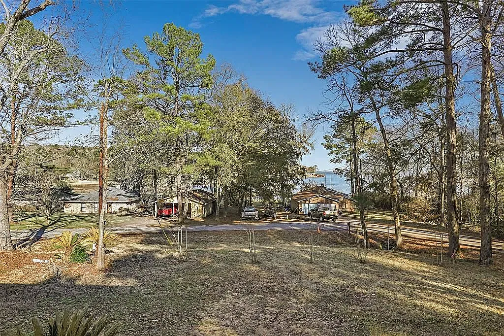 5 bed, 2708 sqft, $2,400 — Photo 3