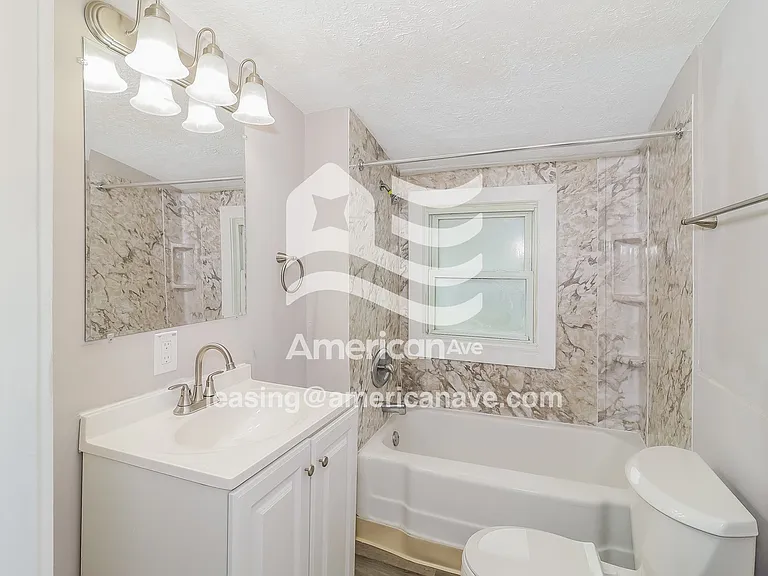 1062646_011_wm_-_main_bathroom_13241239.jpg