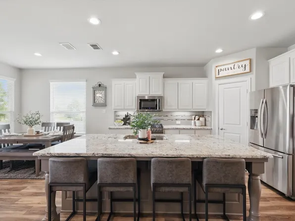 1300 Canary Ln, Roanoke, TX 76226