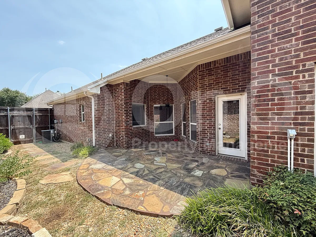 3 bed, 2.0 bath, 1785 sqft, $2,450 — Photo 4