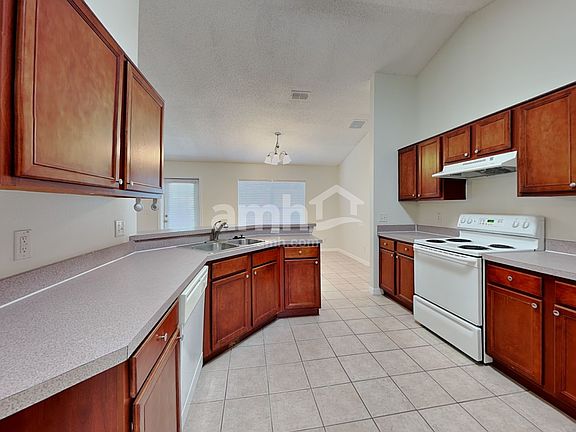 3rd image of 648 Winding Lake Dr