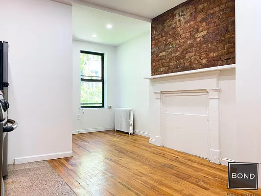 Rented by Bond New York | media 7