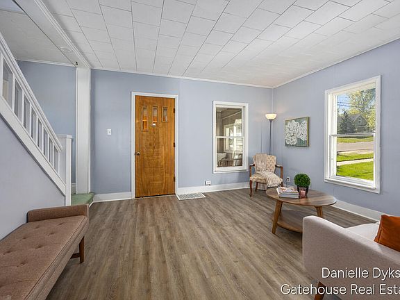 4th image of 803 James St