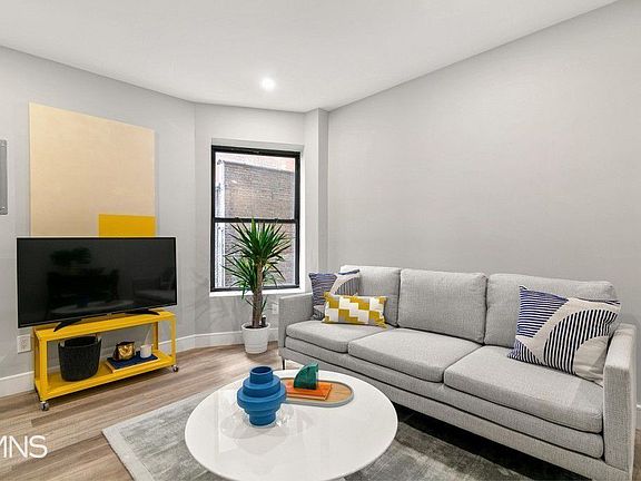 5th image of 864 49th St APT C5