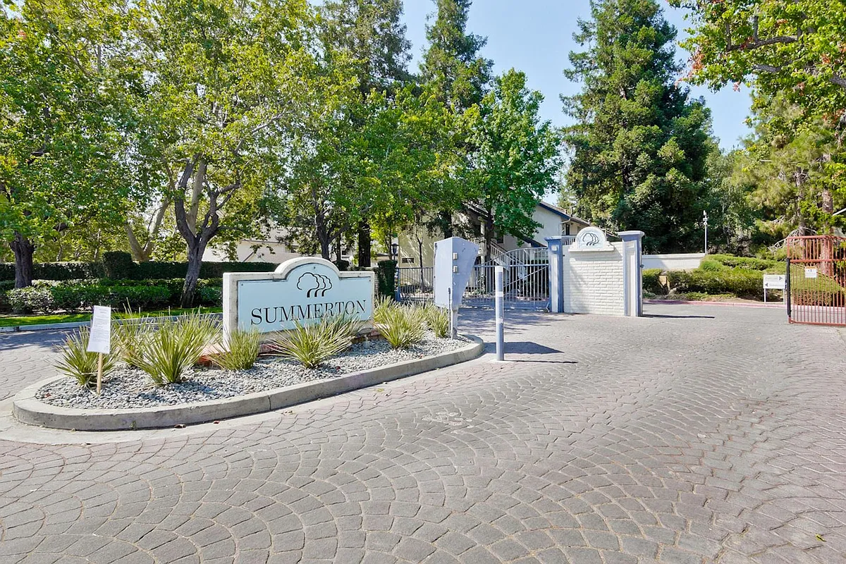 Building Photo - 978 Summerplace Dr