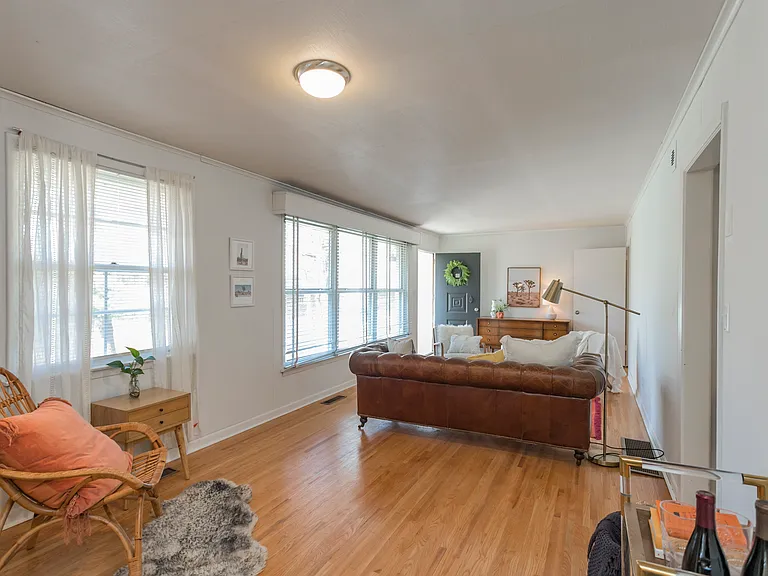 215 Donna Dr — Photo 5