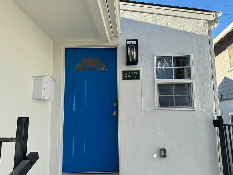 4417 V St — Photo 2