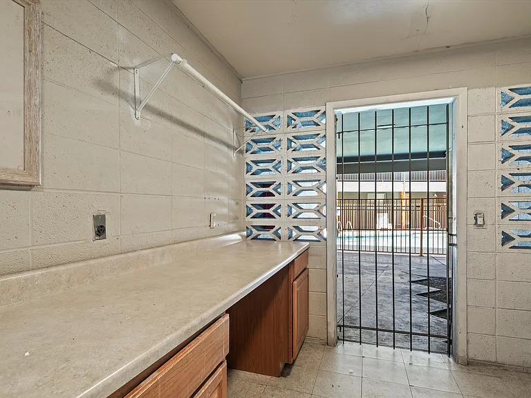 CATALINA VISTA APARTMENTS — Photo 16