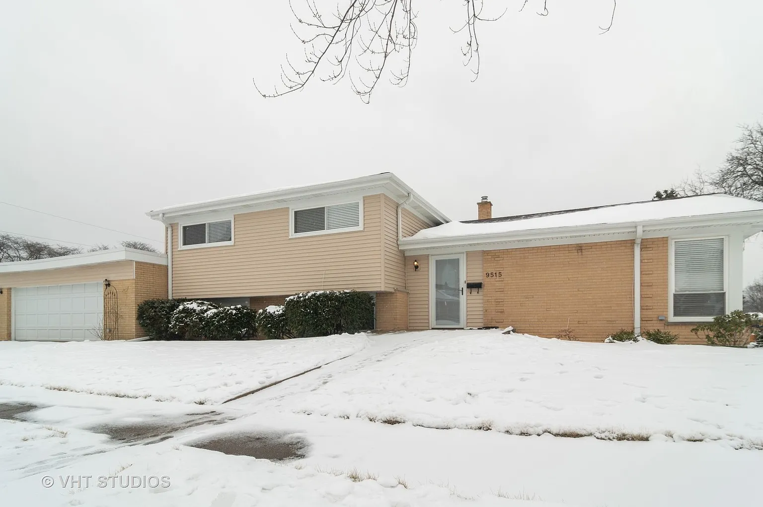 9515 Oliphant Ave photo 1