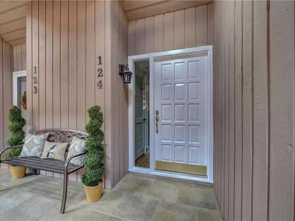 700 Oriole Dr APT 124A, Virginia Beach, VA 23451