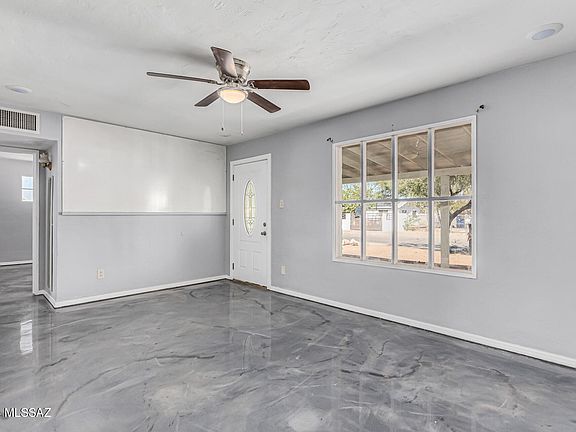 5th image of 647 W Santa Paula St