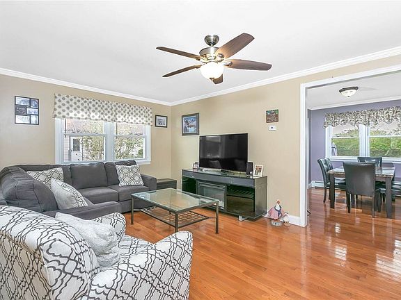 3rd image of 2404 Pendroy St