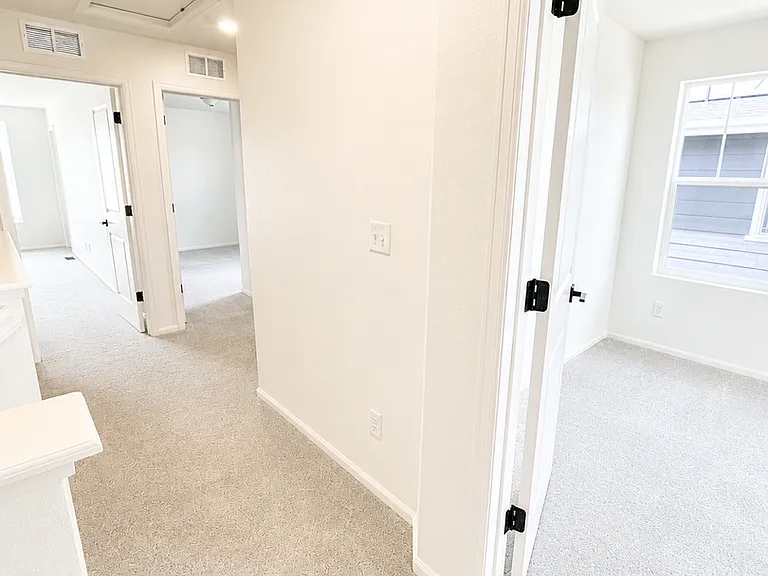 300 Nighthawk St — Photo 11