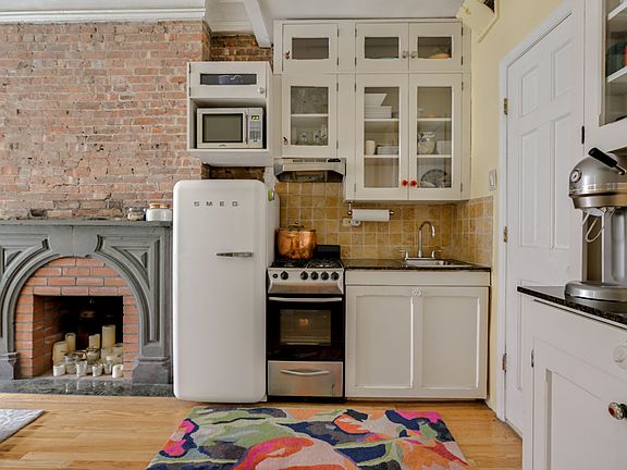 5th image of 331 W 89th St APT 2A