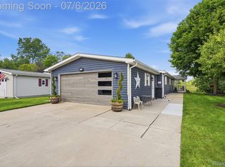 865 Beach Buggy Ln, Linden, MI 48451