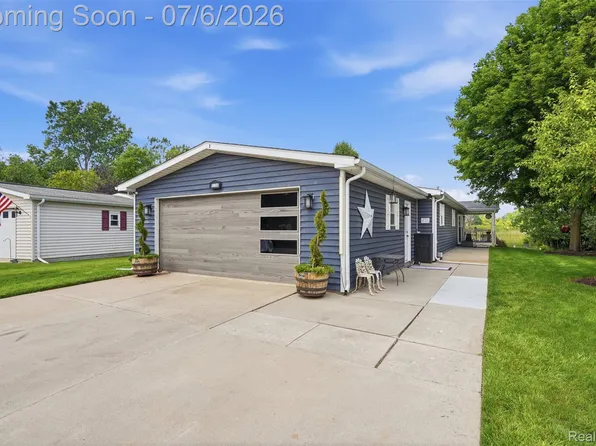 865 Beach Buggy Ln, Linden, MI 48451