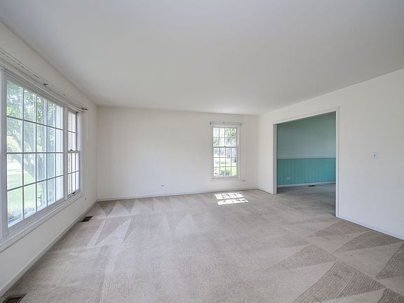 3rd image of 1211 Averill Dr