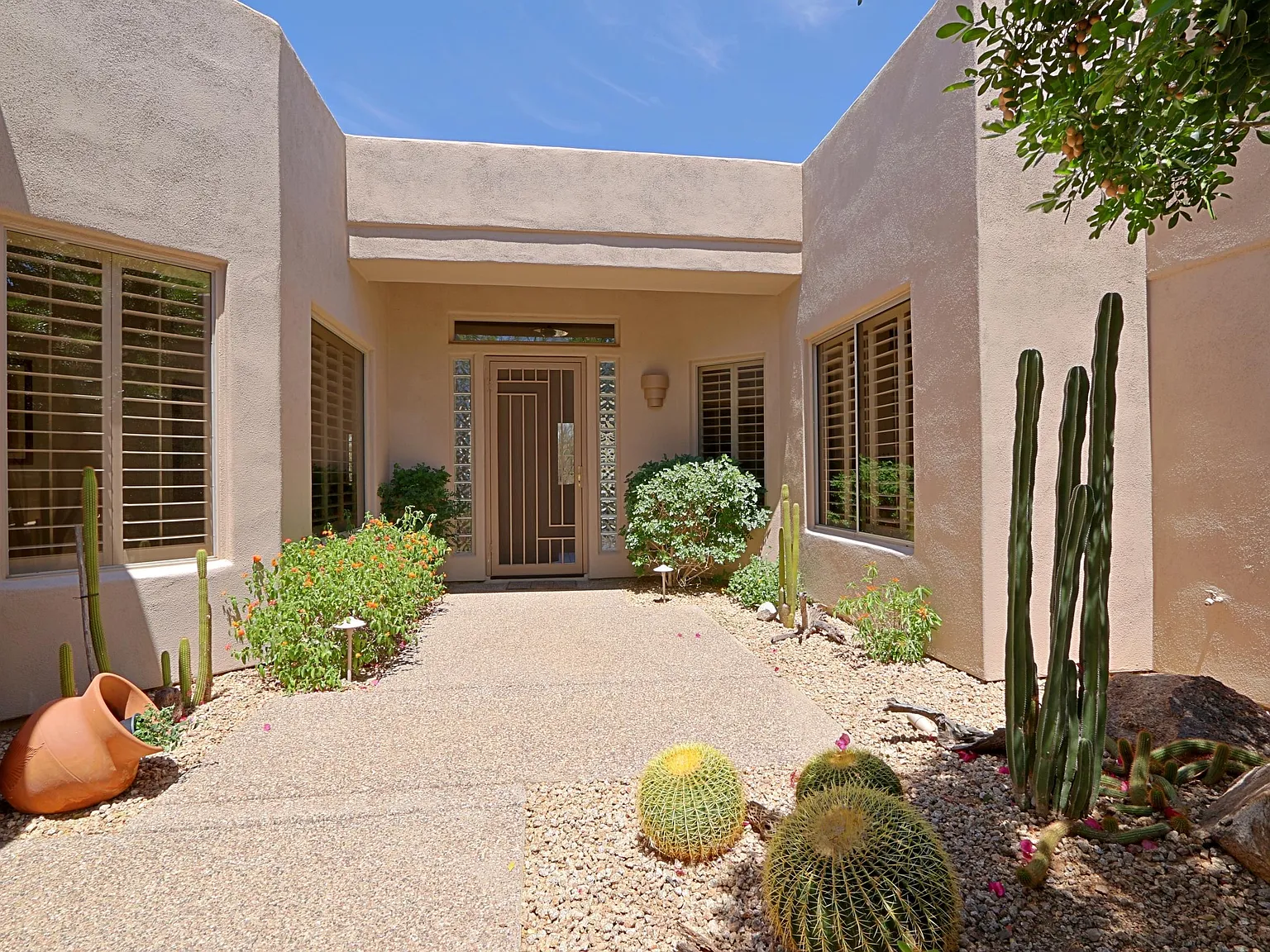 3 bed, 2.5 bath, 2504 sqft, $6,000 — Photo 3