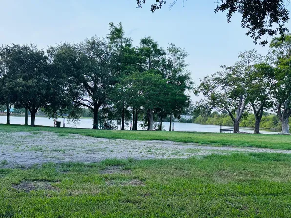 118 Royal Pk Drive #1f, Oakland Park, FL 33309