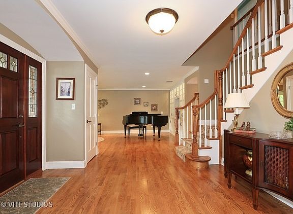 3rd image of 1029 N Carlyle Ln